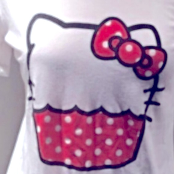 Hello Kitty Cupcake Vintage Crewneck T-Shirt - Picture 4 of 5